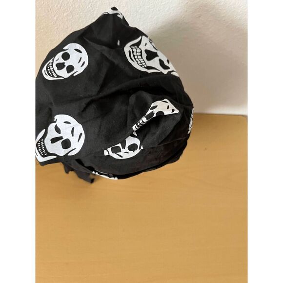 Skull  pirate bandana hat - Picture 3 of 6
